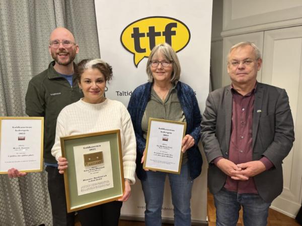 Anders, Aziza, Åsa och prisutdelaren Bert.