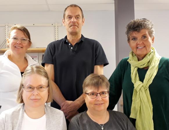 På bilden syns mindfulnesskursens deltagare